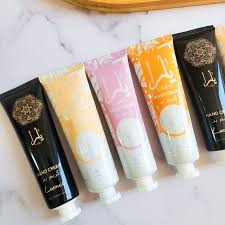 کرم مرطوب کننده دست یارا