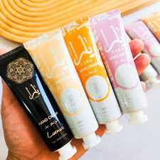 کرم مرطوب کننده دست یارا